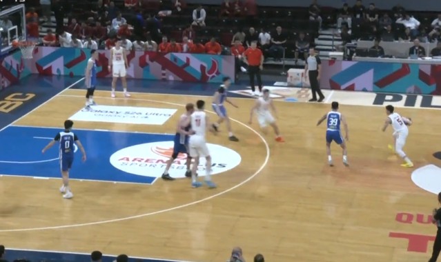 世预赛|半场战报：中国男篮1分落后中国台北，全队无人得分上双