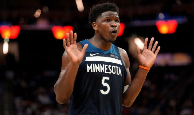 世界杯客户端安装包-硬气，森林狼队安东尼·爱德华兹带伤出战雷霆对决